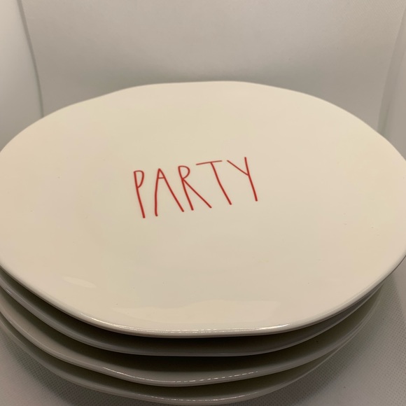 Rae Dunn Set of Four (4) White and Red 10” Party Plates - Picture 5 of 8